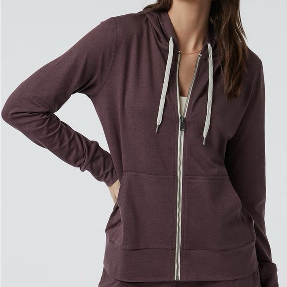 Vuori Tops - Vuori Halo Performance Hoodie 2.0 Women’s Medium DreamKnit Sweatshirt Elderberry